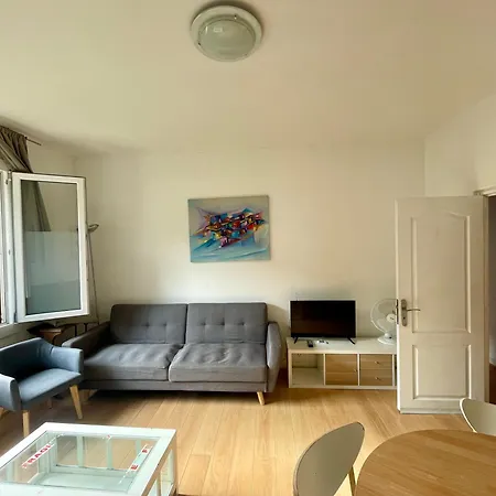 Tour Eiffel Croix Nivert * Paris